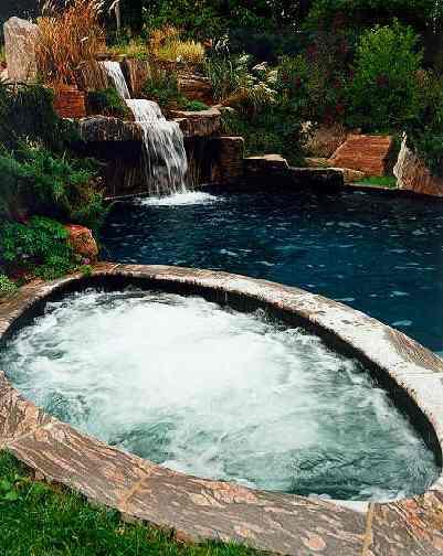 شلال مائي صخري