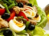 طبق سلطة بالبيض