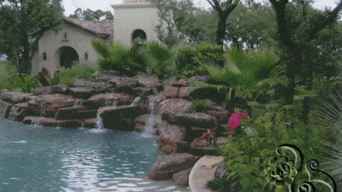 شلال مائي خارجي