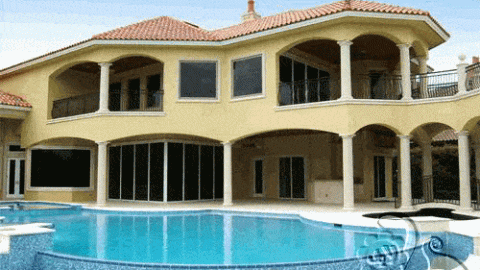 واجهة لفيلا مع حوض السباحة