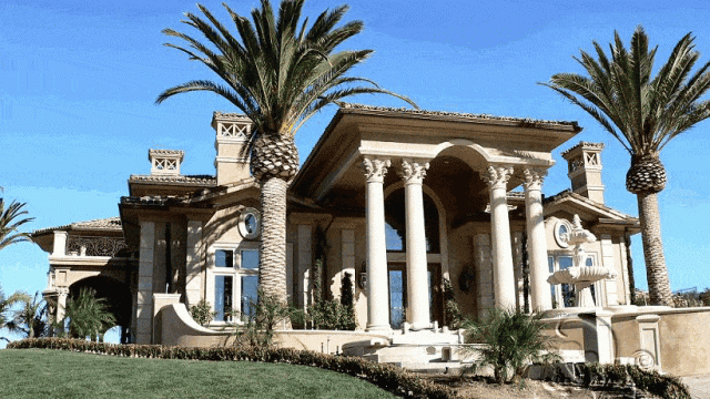 من القصور الفخمة