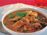 مرق السمك والفطر يقدم مع الأرز الأبيض