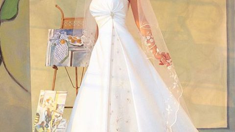 wedding dresses for short girls