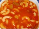 شوربة قواقع المعكرونة مع البندورة