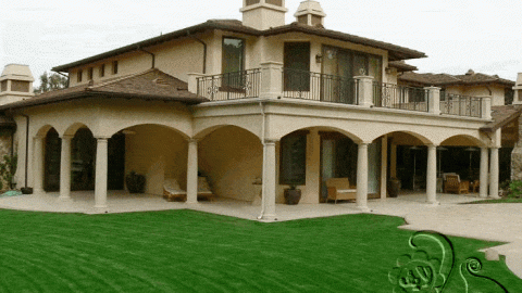 فيلا بدورين مع اعمدة خارجية و سقف قرميدي