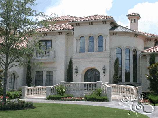 فيلا بدورين تمتاز بالنوافذ الكبيرة و السقف القرميدي