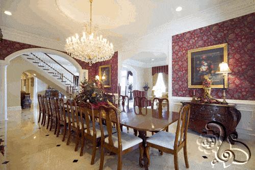 غرفة طعام جميلة ذات حجم كبير