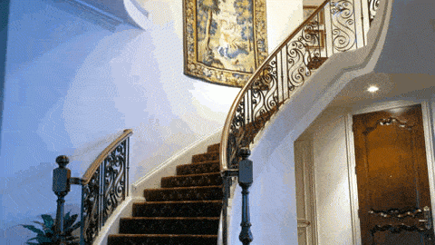 ارضية جميلة من الرخام و الباركيه