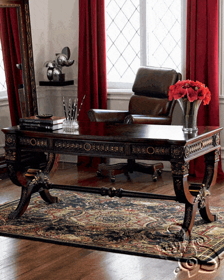 مكتب بطاولة خشبية مزخرفة و كرسي جلدي مناسب