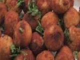 كرات البطاطس بالارز البني وجبن الصويا