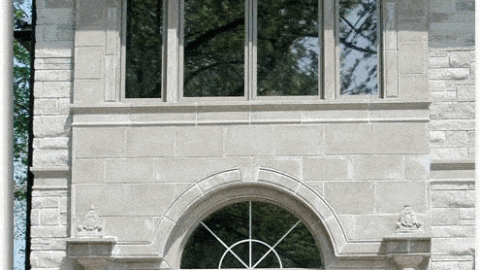 إكساء حجري لواجهة بناء بتصميم هندسي رائع