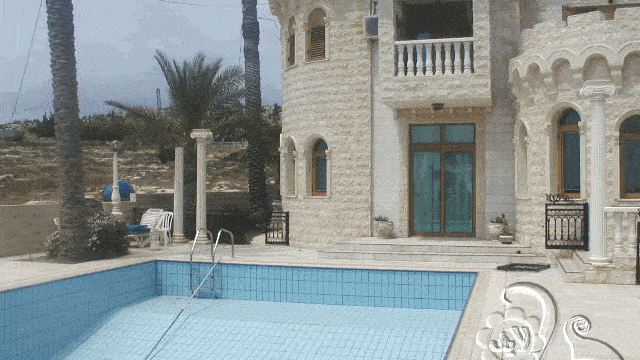 فيلا بواجهة حجرية مميزة