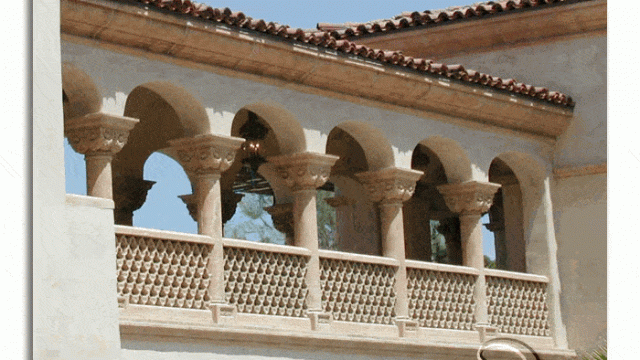 اعمدة مع درابزين حجري خارجي