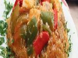سمك السلمون مع الأرز والخضار