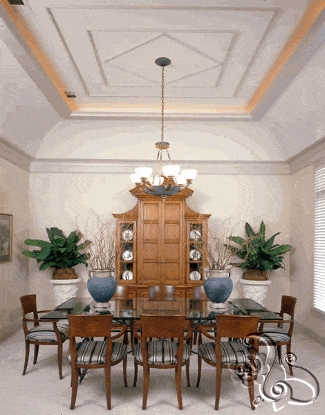 غرفة طعام _كراسي خشبية و طاولة زجاجية