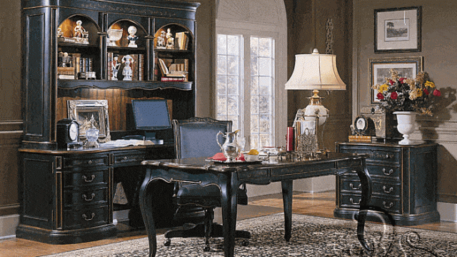 مكتب خشبي مزخرف باللون الكحلي