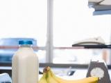 حليب مخفوق باللوز – مشروب يحبه الصغار والكبار