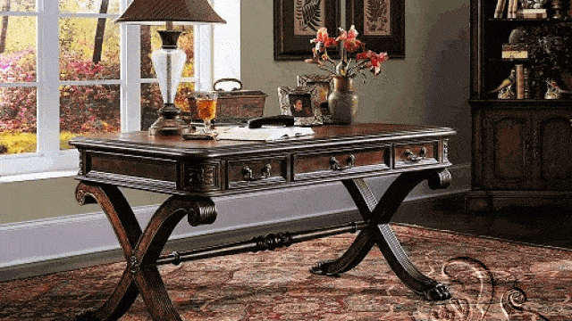 طاولة جميلة للمكتب