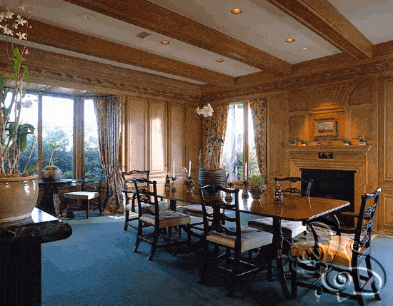 غرفة طعام فاخرة جدا