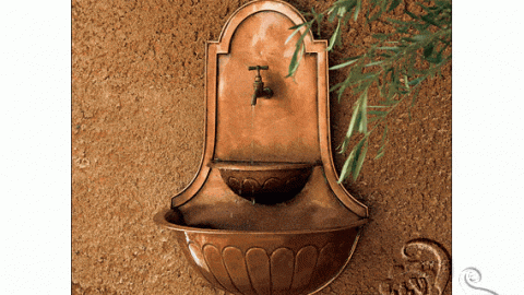 نافورة ماء جدارية