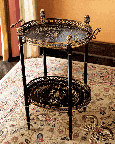 طاولة نحاسية مزخرفة