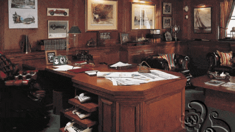 مكتب يتسم بالفخامة