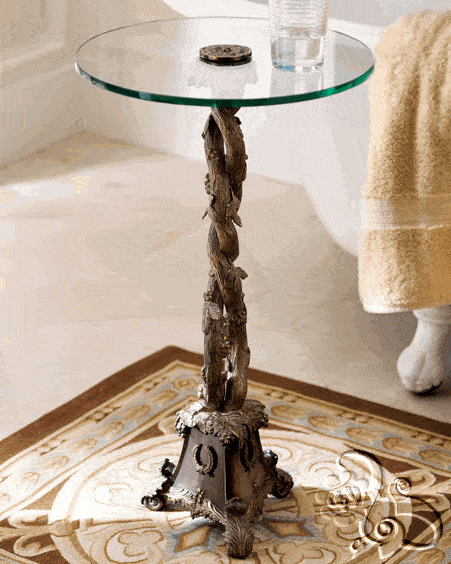 طاولة مزخرفة