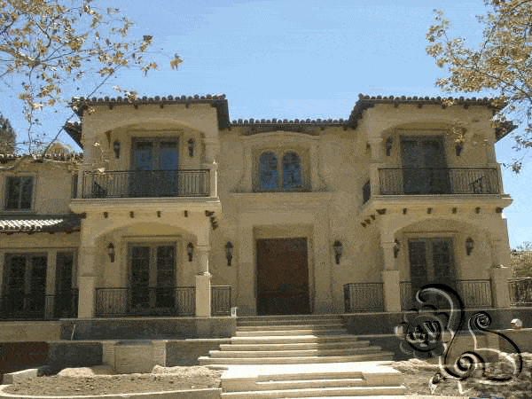 فيلا بواجهة حجرية