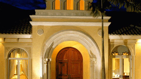 واجهة لمدخل الفيلا الخارجي