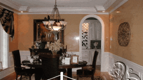 غرفة الطعام مع ديكوراتها