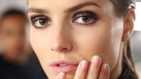 موضة طلاء الأظافر الفرنسي باللون الأخضر ربيع 2015