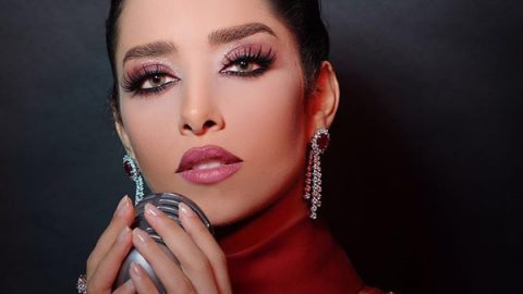بلقيس فتحي بمكياج أحمر ناعم بأنامل ألاء دشتي