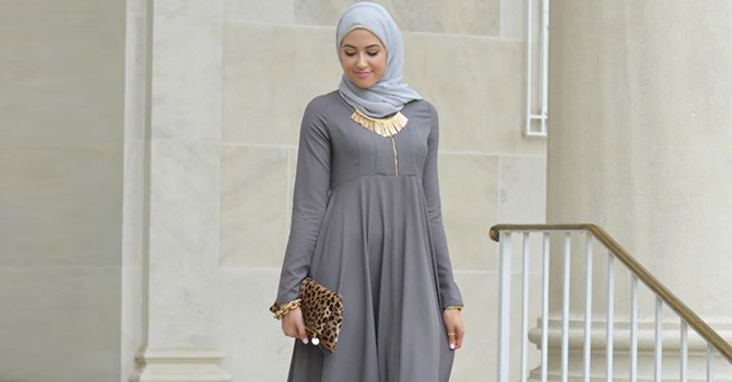 فساتين رمضان بدرجات حيادية من النهار حتي المساء