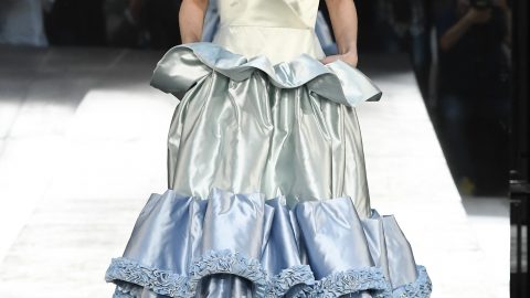 فستان سماوي حرير من Alexis Mabille هوت كوتور خريف 2016