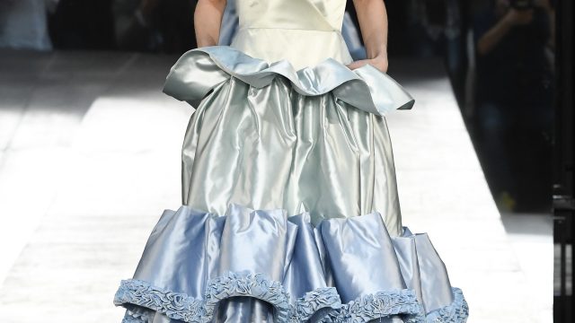 فستان سماوي حرير من Alexis Mabille هوت كوتور خريف 2016