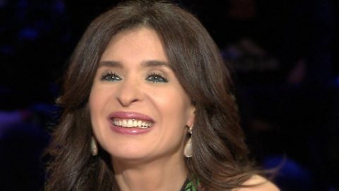 دينا تعلّم وفاء الكيلاني الرقص الشرقي على الهواء