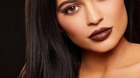 كايلي جينر باحمر شفاه بني من مجموعتها Lip Kit