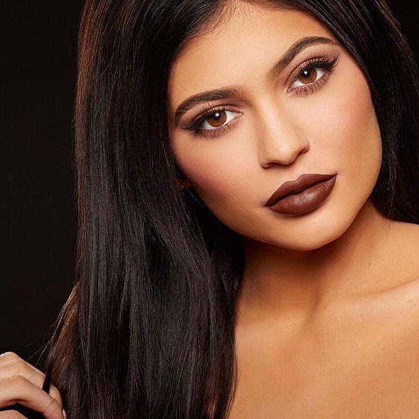 كايلي جينر باحمر شفاه بني من مجموعتها Lip Kit