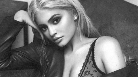 كايلي جينر تكشف عن خط لانجيري جديد