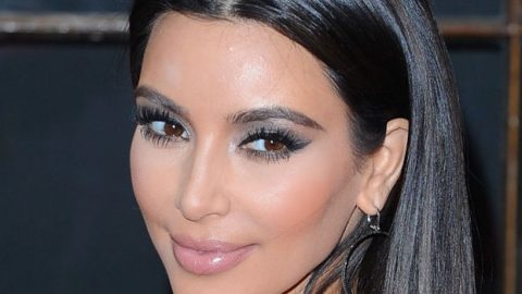 كيم كاردشيان تودع العزوبية ودعوى زواجها بماء الذهب