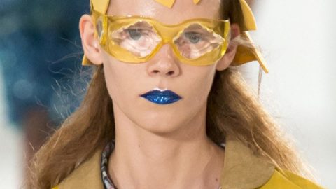 أحمر شفاه أزرق غليتر من Maison Margiela ربيع 2017
