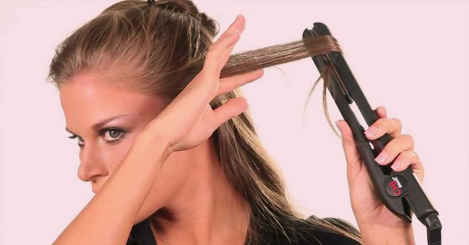 أخطاء تجنبيها عند استخدام مكواة الشعر