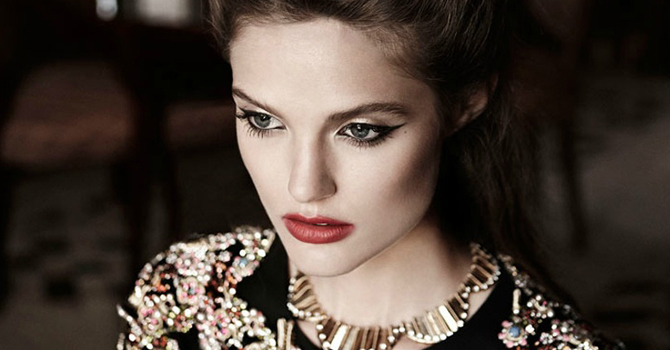 3 إطلالات مكياج عيون كلاسيكي جذاب