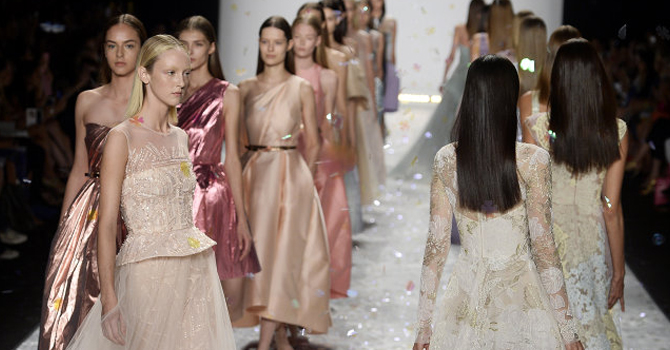 أزياء مونيك لولييه ربيع 2015 تغمرها الورود