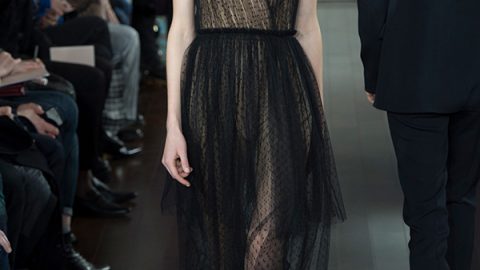 فستان أسود تل من Jason Wu بأسبوع نيويورك شتاء 2018