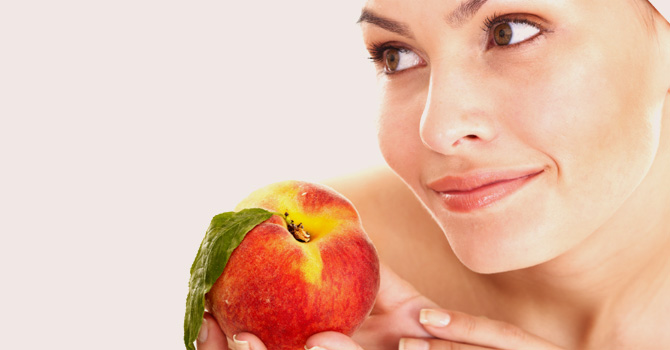 الخوخ فاكهة صيفية تعتني بجمالك