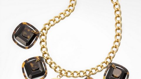 قلادة بورتش متميزة وعصرية لكي حواء