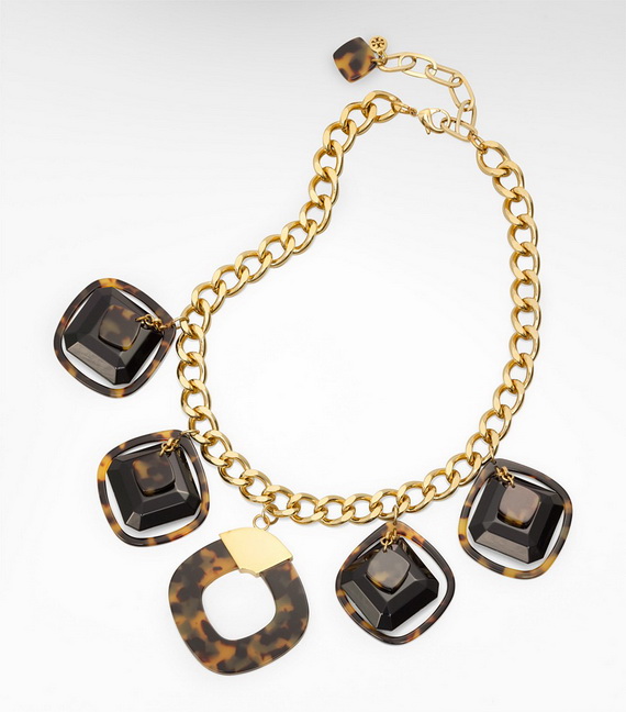 قلادة بورتش متميزة وعصرية لكي حواء