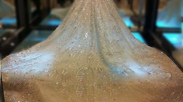 فستان زفاف مطرز بالكامل
