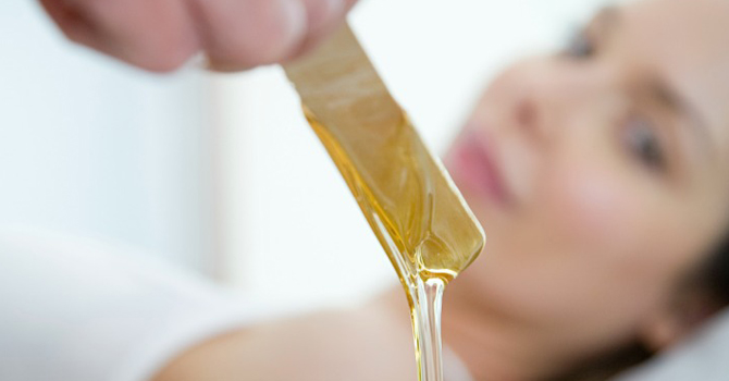 طريقة إزالة الشعر بالشمع البرازيلي في المنزل